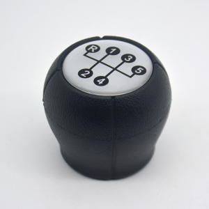 BOLA CAMBIO CORSA 2000 5 MARCHAS RESINA PRATA